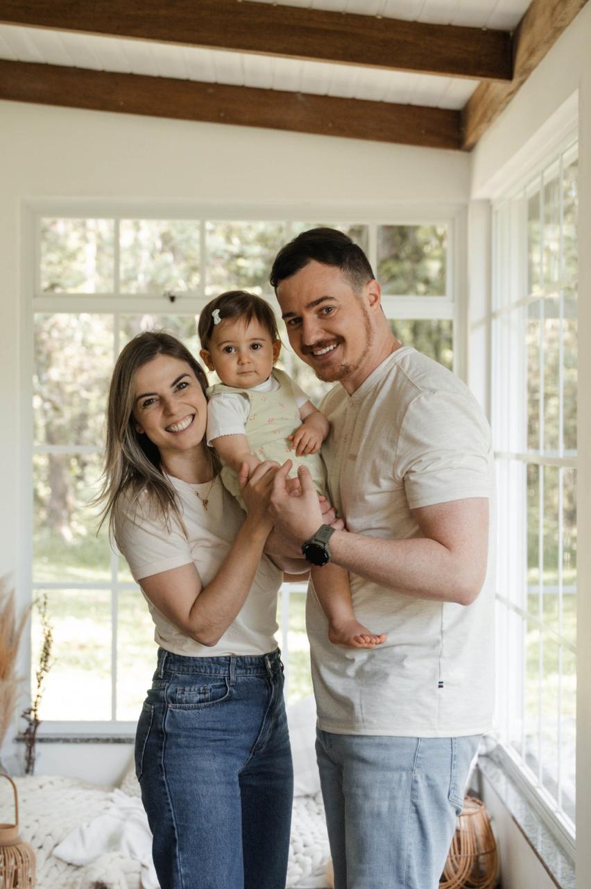 Dr. Vinícius Marmentini, Dra. Graziela Bocca Santa e filho — fundadores do Instituto Ayla